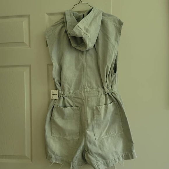 NEVER WORN...Fun Romper to look cute in. - Picture 4 of 4